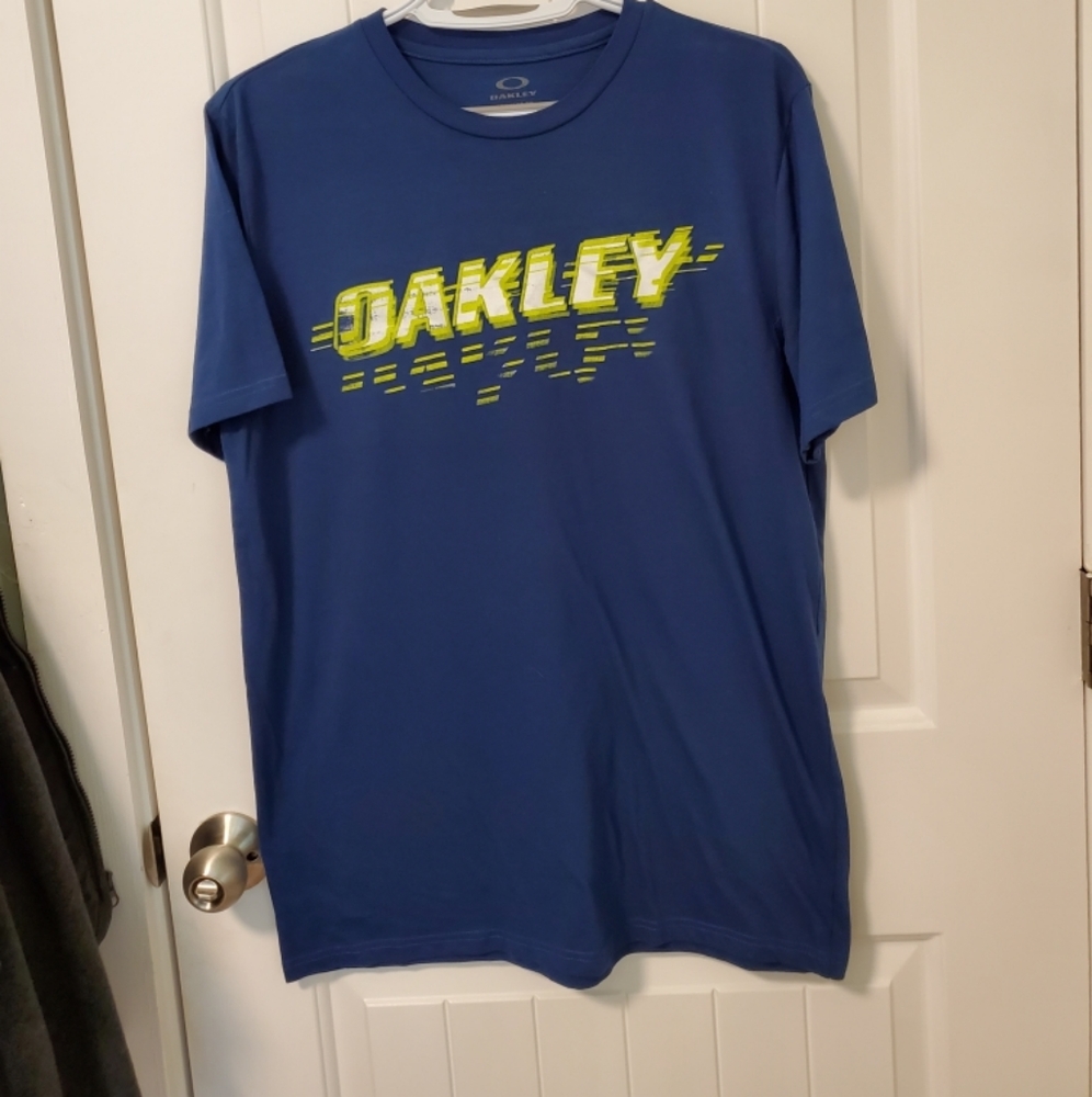 Mens Oakley tshirt